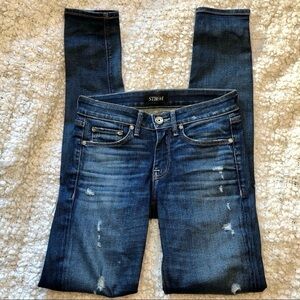 𝅺STROM Distressed Tio Skinny Jaguar Jeans 24